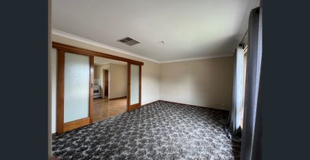 Low Maintenance unit in Prime Northern Suburbs Locaton - Photo 3