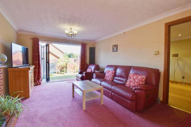 4 bedroom detached house to rent - Photo 1