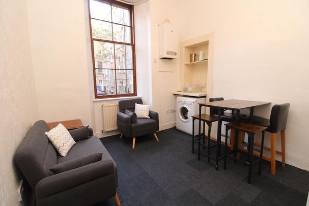 3 bedroom flat to rent - Photo 1