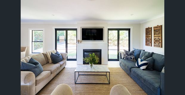 Recently renovated private sanctuary designed for the modern family - Photo 1