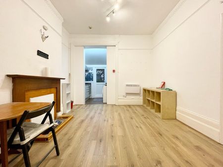 1 Bed Flat, Queen Elizabeths Walk, N16 - Photo 2