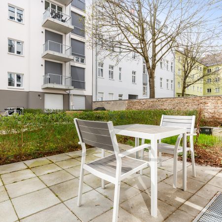 Modern Single Living - Photo 5