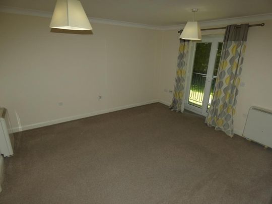 2 bedroom ground floor flat to rent - Photo 1