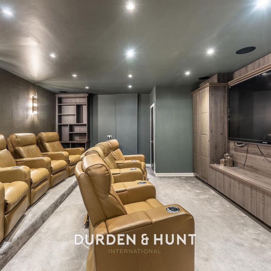 Gainsborough Place, Chigwell - Photo 1