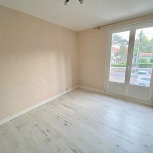 Location Appartement 2 pièces 43m² CHAMALIERES 63400 - Photo 2