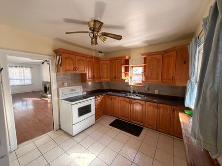 For Lease - 16 Nasmith Avenue, Toronto, Ontario - Photo 2