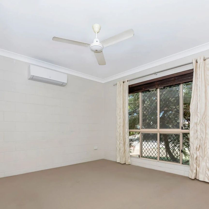 Spacious 3 Bedroom Home with Pool and Outdoor Living - Photo 1