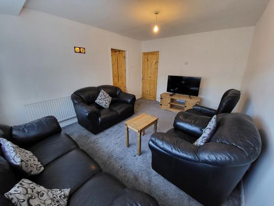 4 bedroom terraced house to rent - Photo 1