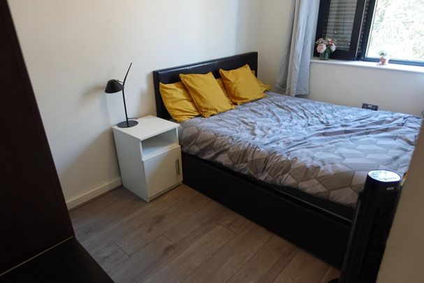 Room in a Shared House, Rotherhithe New Road, SE16 - Photo 1