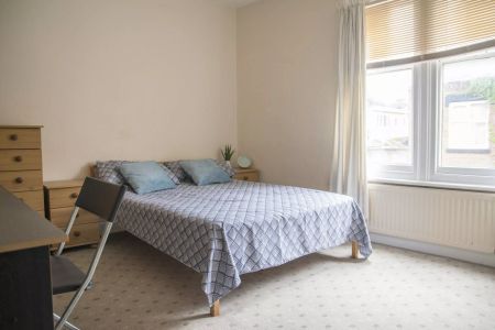 Montague Road (3 bed) - Photo 4