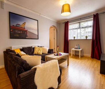 6 bedroom house to rent - Photo 2