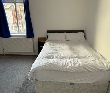 Room in a Shared House, Yew Tree Road, B6 - Photo 4