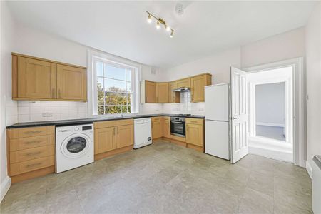 Top floor two bedroom set in the heart of St. John's Wood. - Photo 3