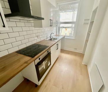 3 bedroom flat to rent - Photo 2