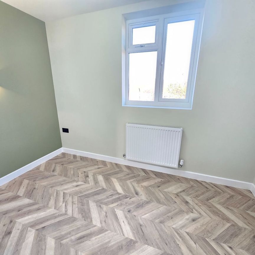 2 Bed Flat, Spur Road, N15 - Photo 1