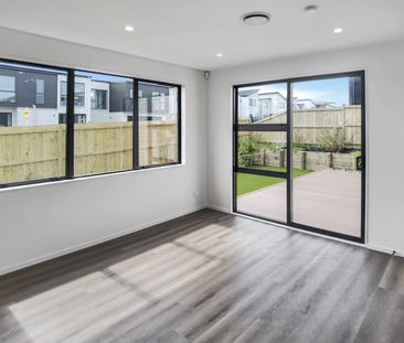 Hobsonville - 5 Bedroom Family Home with 3 Bathrooms - Photo 1