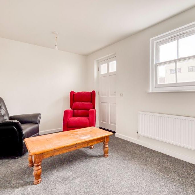 3 bedroom semi-detached house to rent - Photo 1