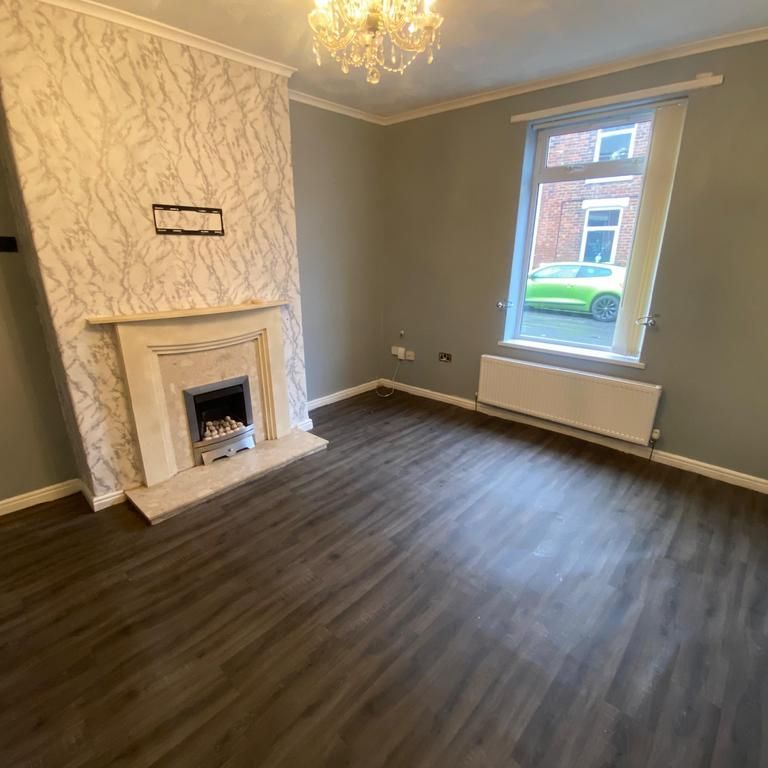 3 bedroom end of terrace house to rent - Photo 1