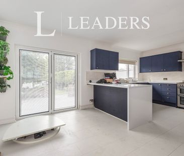 3 bedroom house to rent Shelvers Spur, KT20 - Photo 1