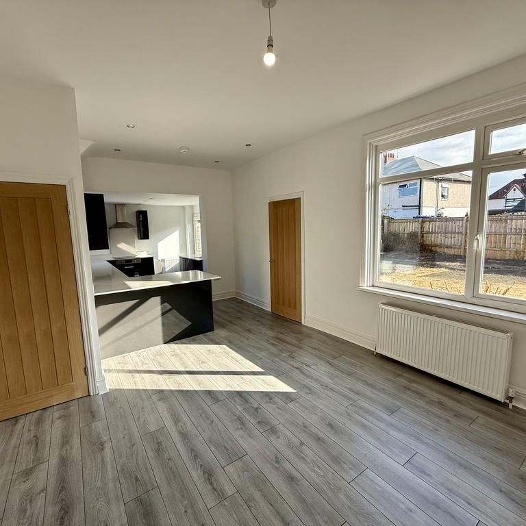 3 bedroom semi-detached house to rent - Photo 1