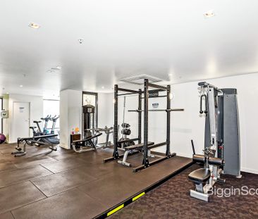 LUXURY EXECUTIVE ONE BEDROOM APARTMENT WITH STORAGE CAGE, BALCONY W... - Photo 2