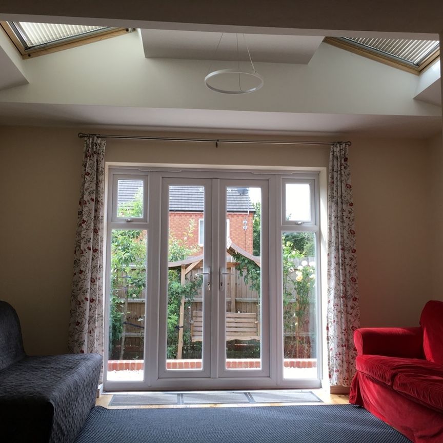 4 Bed Semi-Detached House, Maplin Close, CV4 - Photo 1