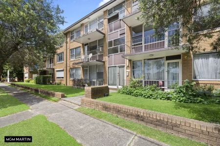 MGM MARTIN - AIR CONDITIONED NORTH - FACING 2-BEDROOM APARTMENT WITH LUG - Photo 3