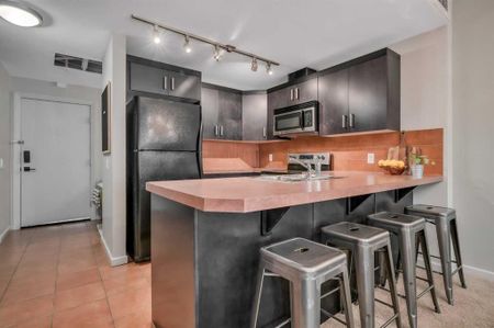 1 Bed + Den Furnished Condo In Beltline |Parking | Storage | Heat And Water Incl. - Photo 2