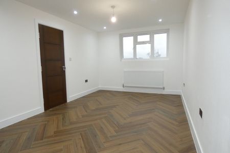 Fountains Road, Luton - Photo 3