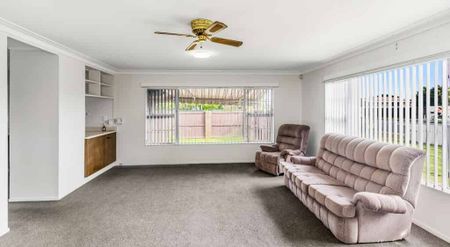 Spacious standalone home in a prime Papatoetoe location! - Photo 4