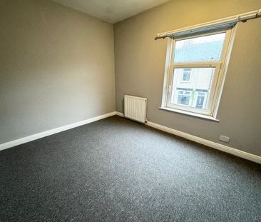 2 Bedroom Mid Terraced House - Photo 2