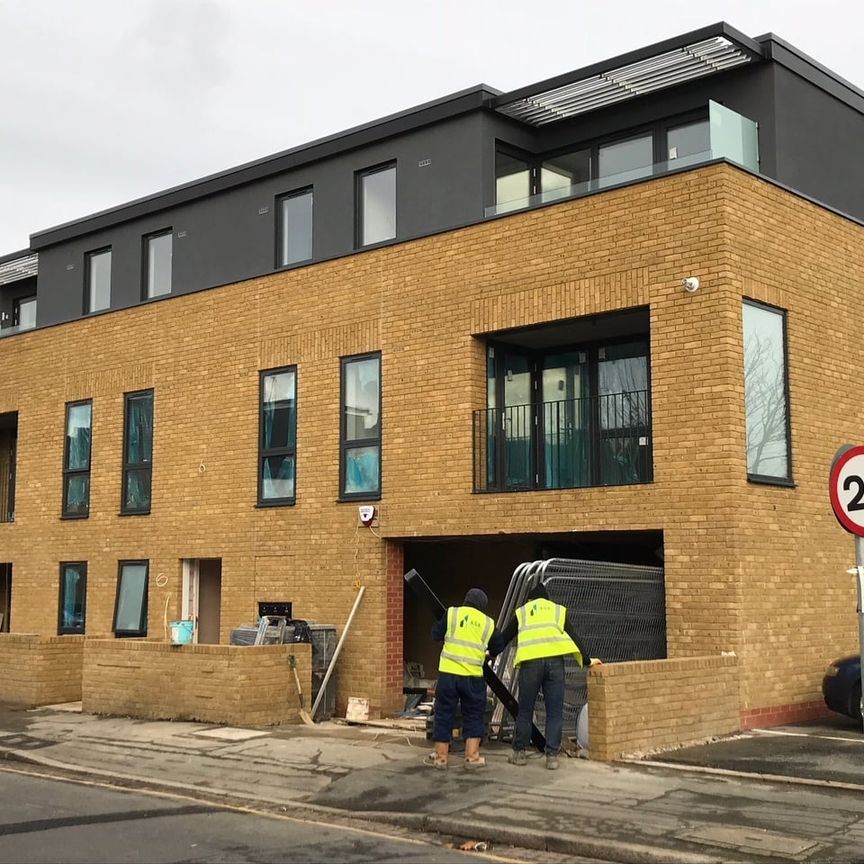 2 Bed Flat, Garfield Road, SW19 - Photo 2