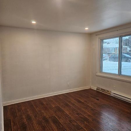 4 1/2 Chomedey 2e Etage + Stationnement - Photo 4