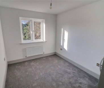 3 bedroom end of terrace house to rent - Photo 2