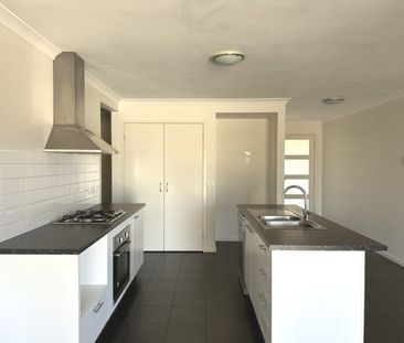 9 Warrumbungle Drive, SHEPPARTON VIC 3630 - Photo 6