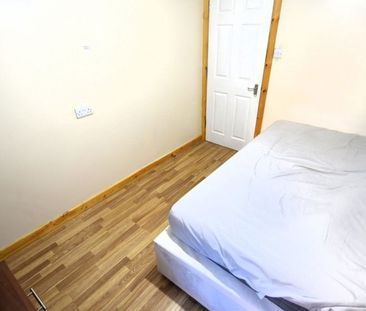 1 bedroom Flat in Midland Road, Leeds - Photo 4