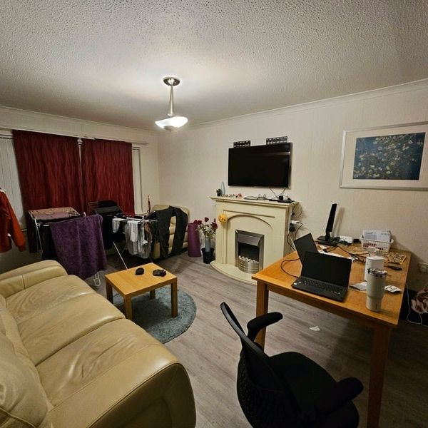Room in a Shared Flat, Carbost Street, G23 - Photo 1