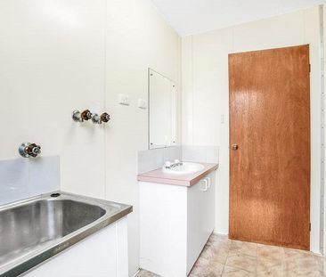 Neat & Tidy 1-Bedroom Granny Flat in Oxley Park WATER INCLUDED - Photo 4