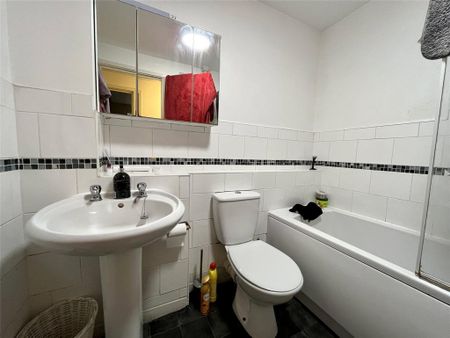 2 bedroom apartment to rent - Photo 2