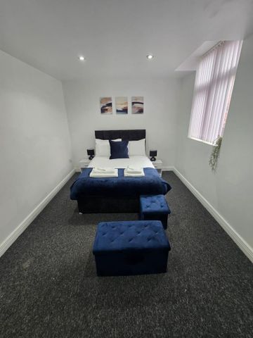 14 bedroom block of apartments to rent - Photo 4