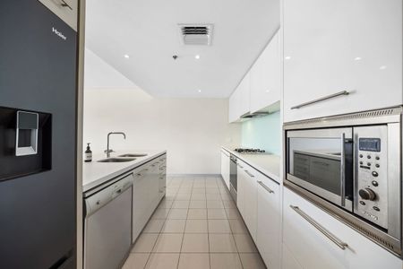 Immaculate Waterside Residence - Photo 5