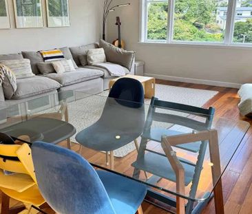 Tranquil Khandallah home - walk to train, village - Photo 2