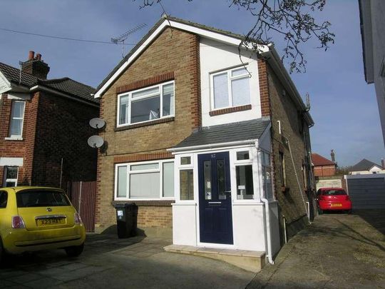 Bedroom Detached House In Winton, BH9 - Photo 1