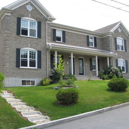 CONDO 4½ HAUT DE GAMME – MAGOG – ÉTAGE SUPÉRIEUR – BIEN INSONORISÉ – THERMOPOMPE - Photo 3