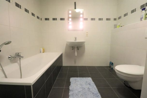 Ruim en centraal gelegen appartement met 2 slaapkamers te Geel! - Photo 1