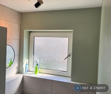 3 bedroom flat to rent - Photo 6
