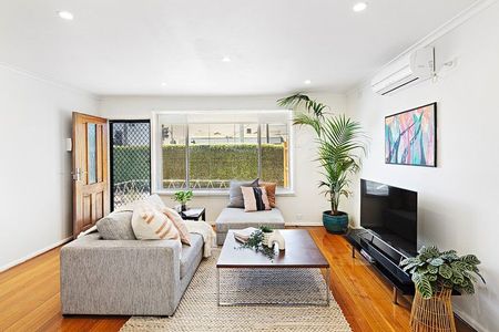 A Spacious Villa In The Perfect Spot - Photo 3