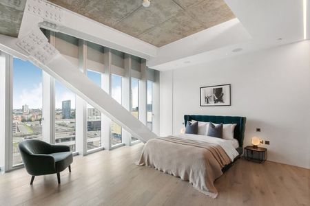Manhattan Loft Gardens, 20 International Way, London - Photo 2