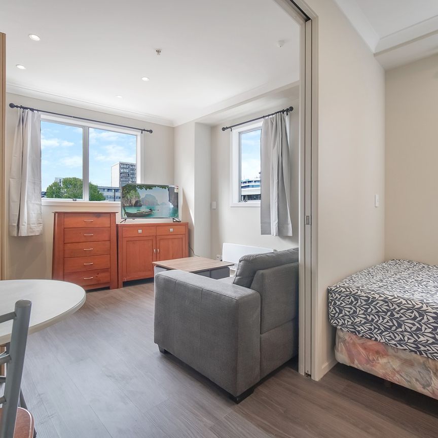 Beautifully Presented Fully Furnished Apartment - Photo 1