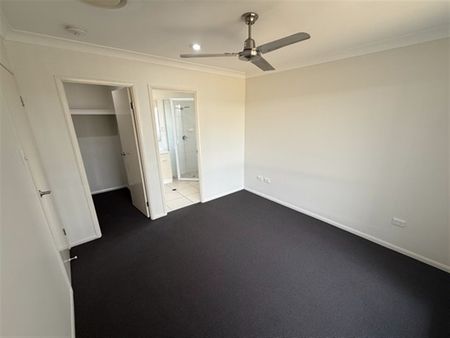 STUNNING MODERN HOME WITH 4 BEDROOMS - Photo 4